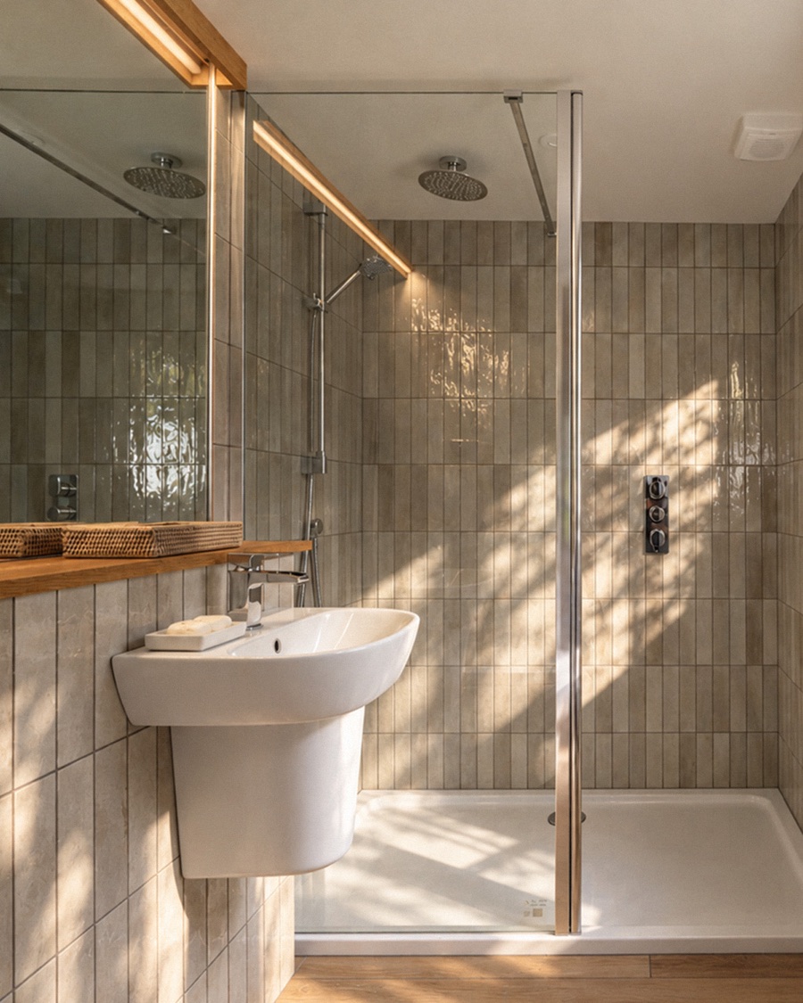 The marble en-suite shower room